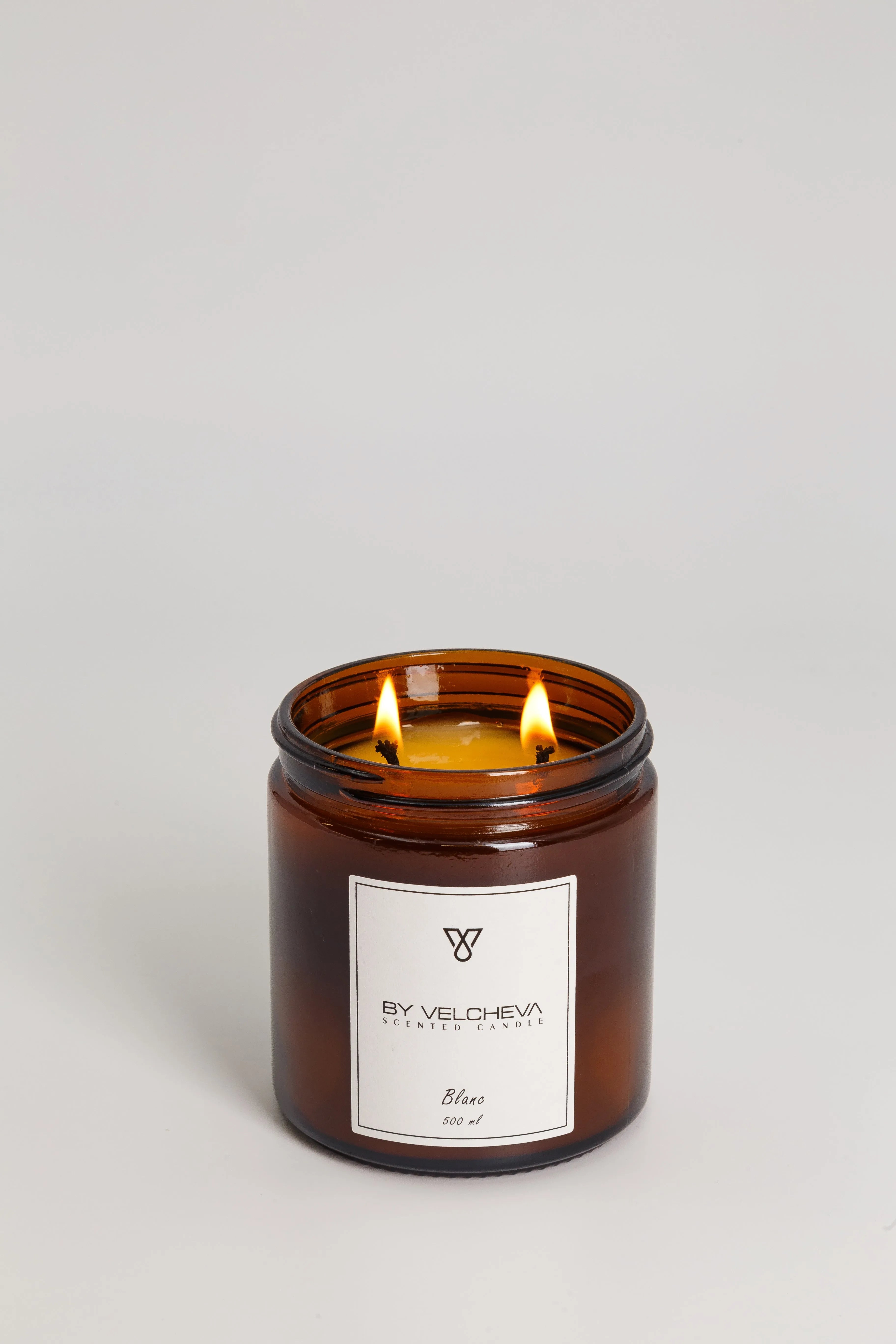 BLANC – świeca zapachowa Świece zapachowe 500 ml – By Velcheva