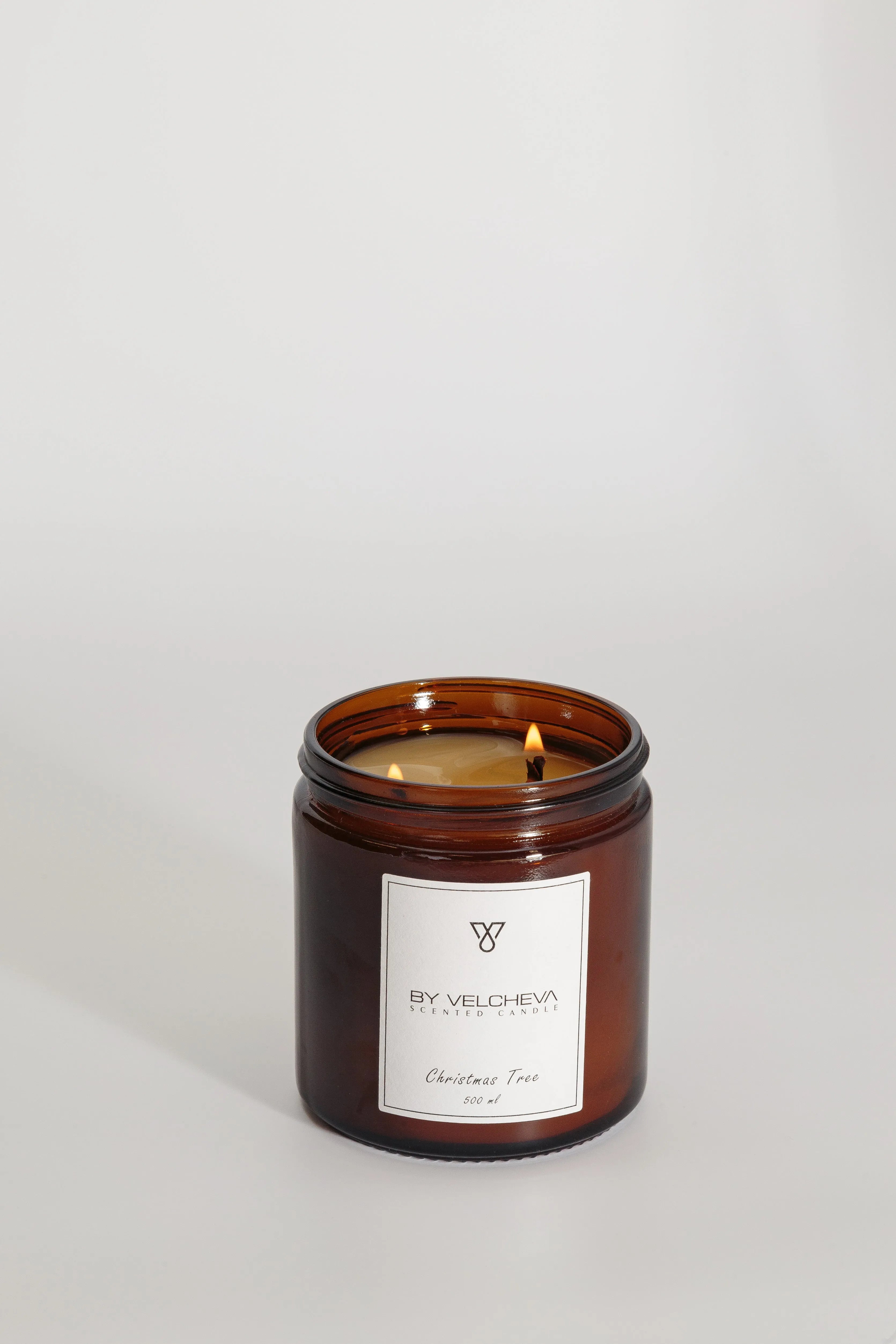 CHRISTMAS TREE – świeca zapachowa Świece zapachowe 500 ml – By Velcheva