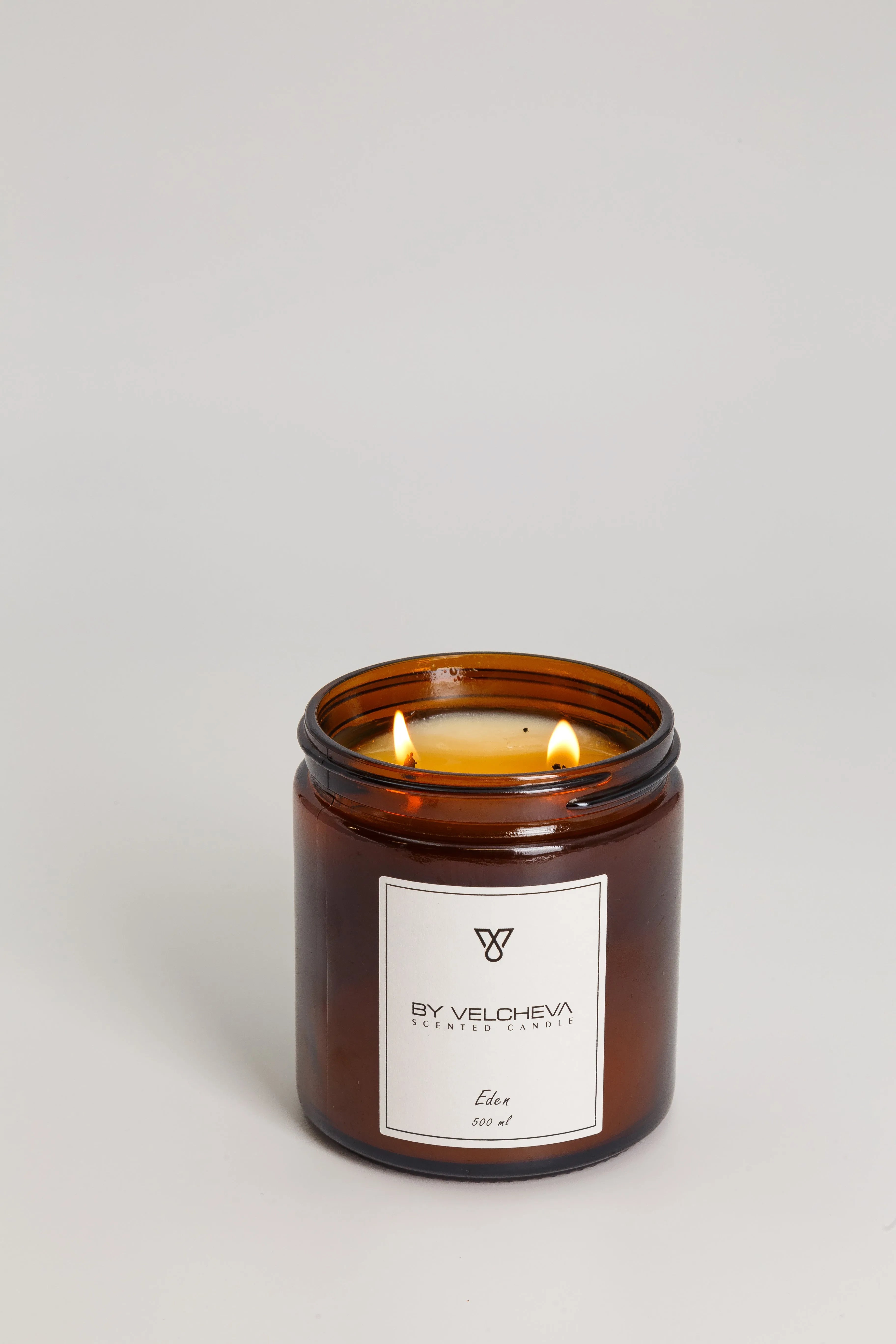 EDEN – świeca zapachowa Świece zapachowe 500 ml – By Velcheva