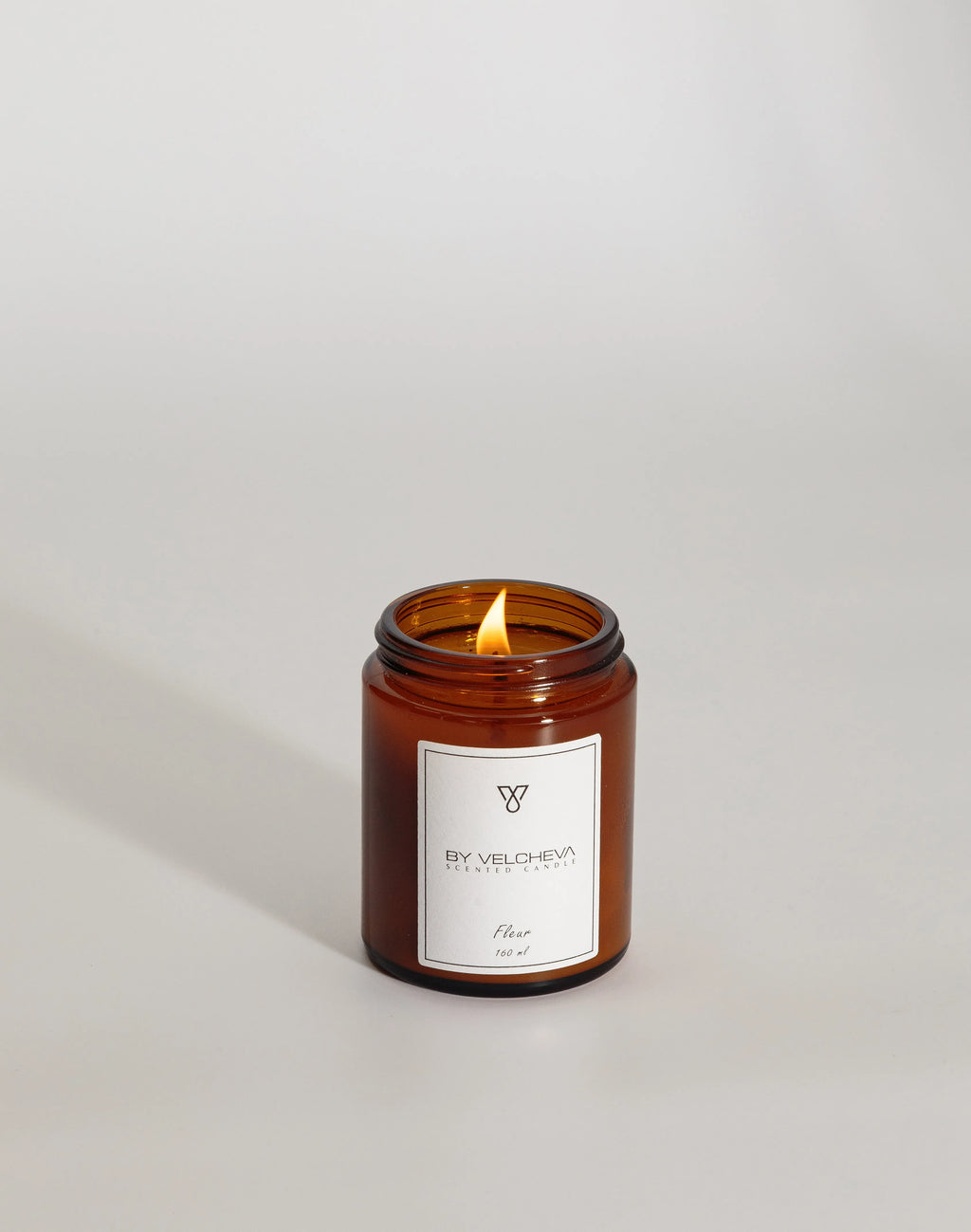 FLEUR – świeca zapachowa Świece zapachowe 160 ml – By Velcheva