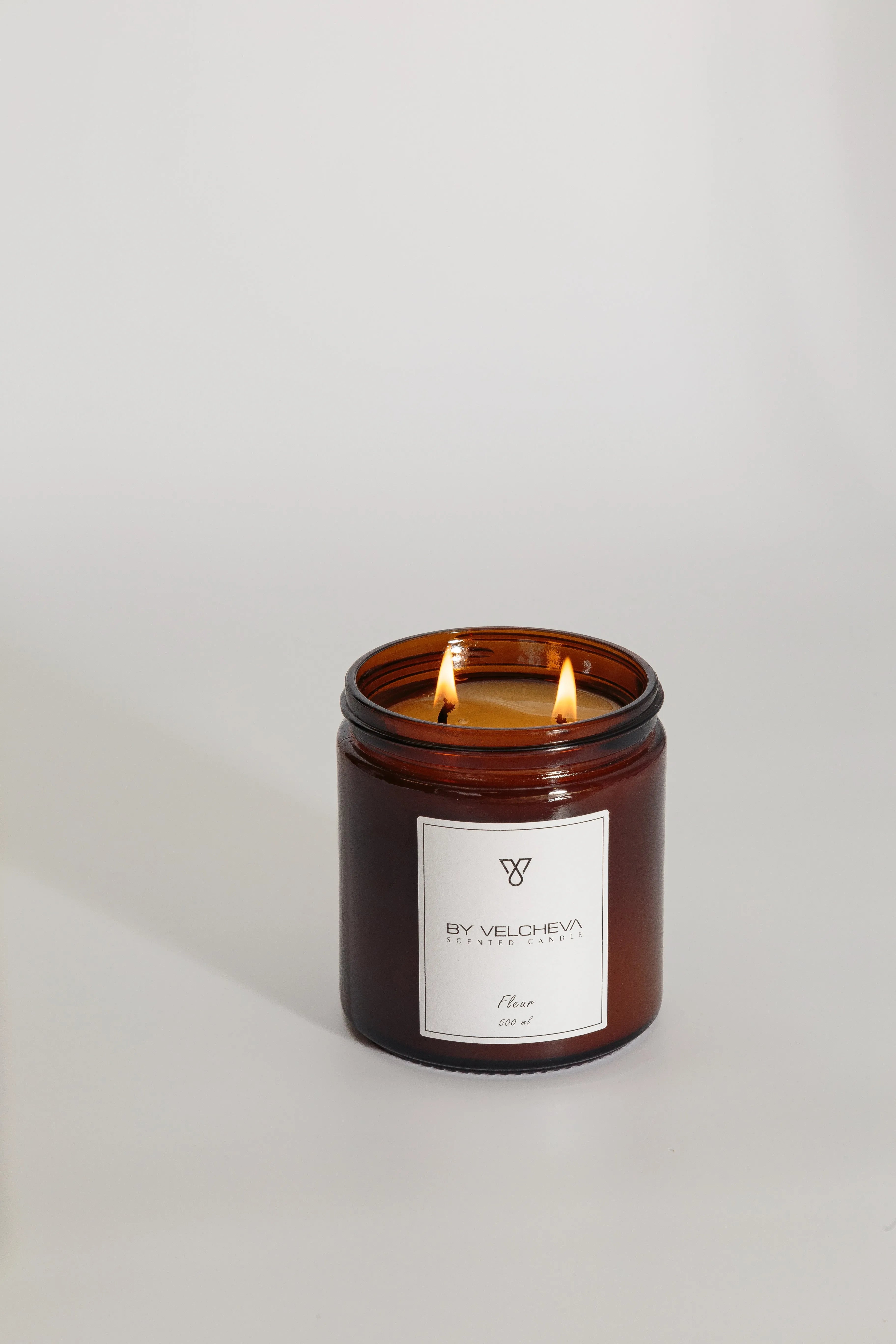 FLEUR – świeca zapachowa Świece zapachowe 500 ml – By Velcheva