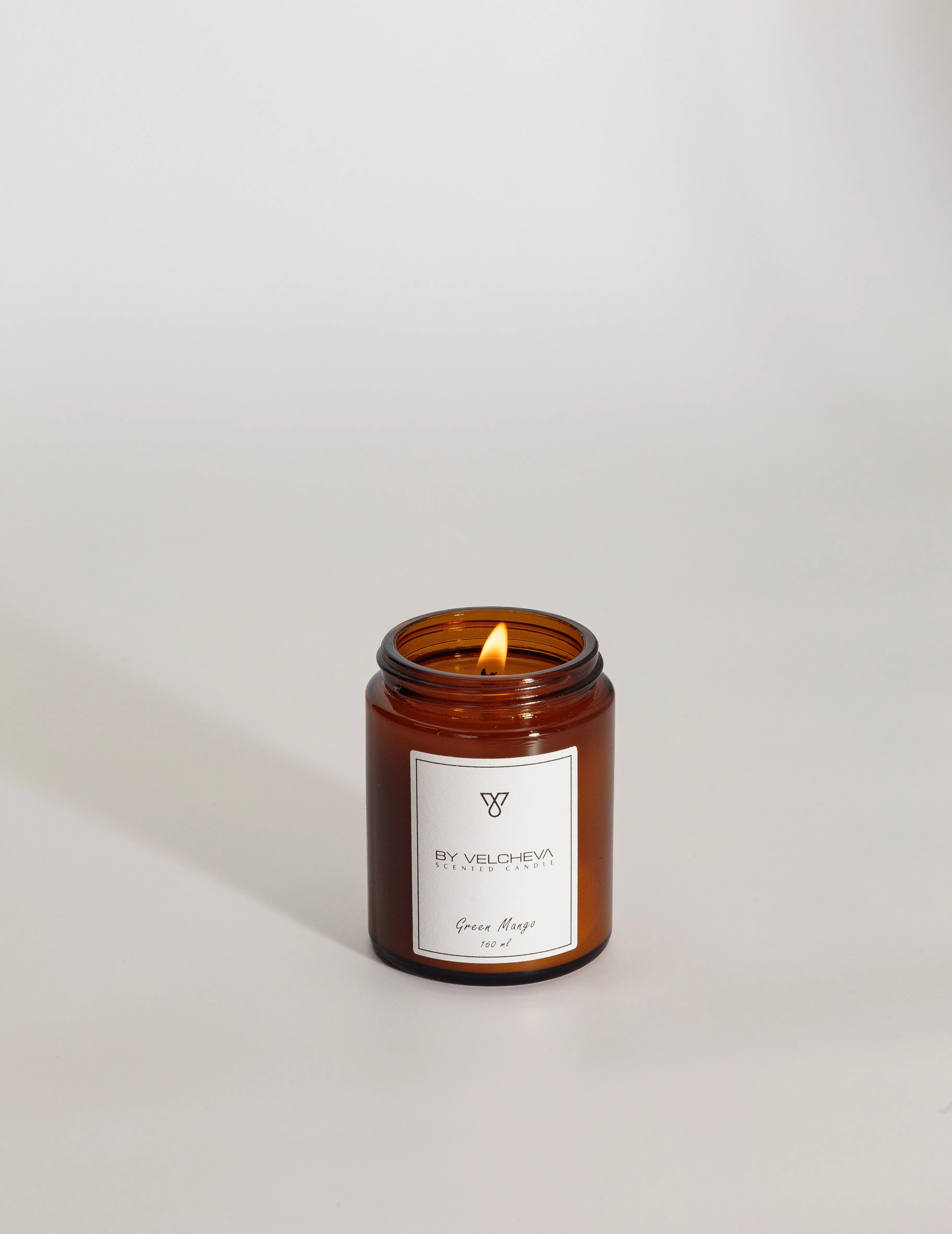 GREEN MANGO – świeca zapachowa Świece zapachowe 160 ml – By Velcheva