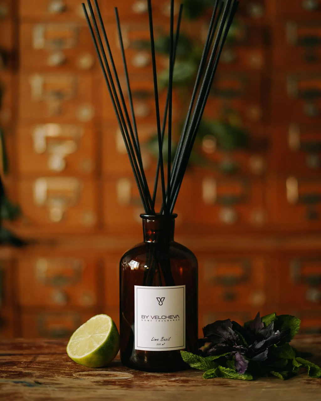 LIME BASIL – dyfuzor zapachowy z patyczkami Dyfuzory zapachowe z patyczkami S - 125 ml – By Velcheva