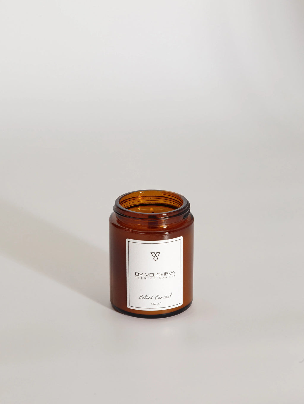 SALTED CARAMEL – świeca zapachowa Świece zapachowe 160 ml – By Velcheva