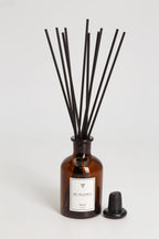 SANTAL – dyfuzor zapachowy z patyczkami Dyfuzory zapachowe z patyczkami S - 125 ml – By Velcheva