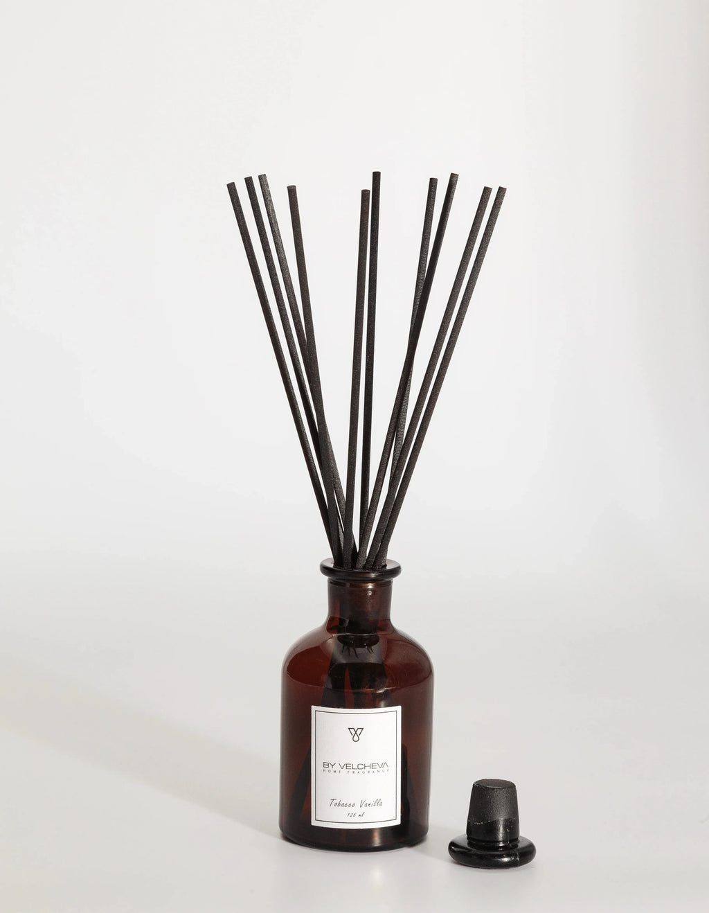 TOBACCO VANILLA – dyfuzor zapachowy z patyczkami Dyfuzory zapachowe z patyczkami S - 125 ml – By Velcheva
